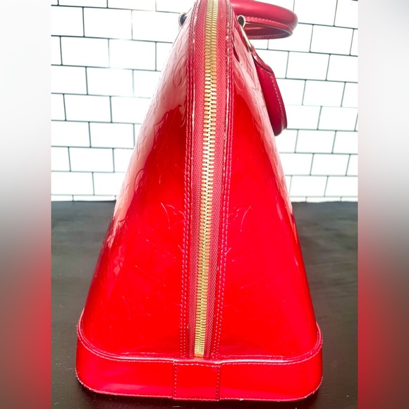 Authentic Louis Vuitton GM Red Vernis Alma Pomme DAmore w/entrupy authentication - Picture 4 of 5